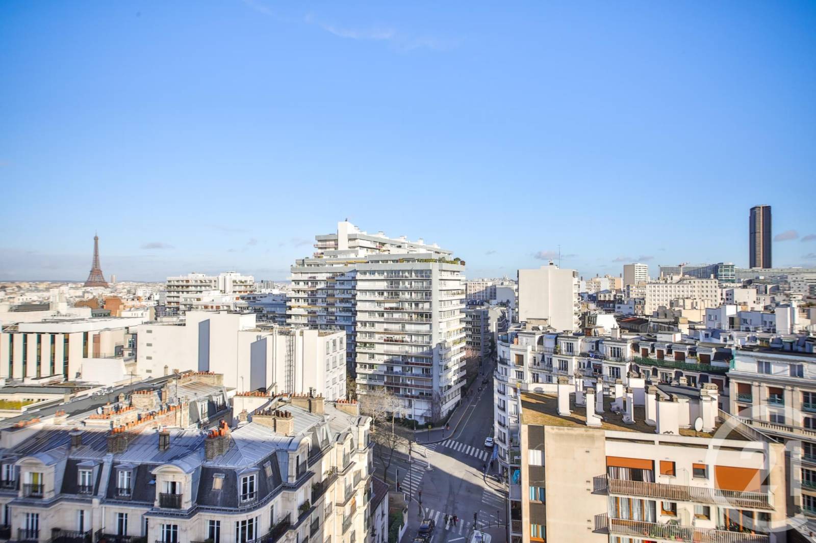 Appartement au dernier étage dans le 15ème arrondissement de Paris avec vue Tour Eiffel et Sacré Coeur à vendre