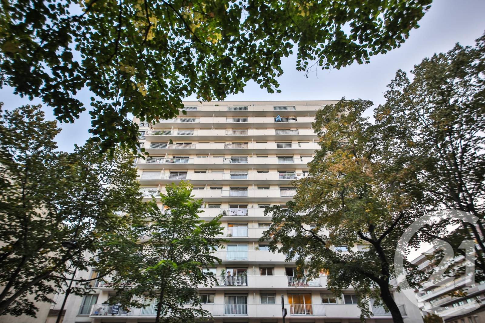 Appartement de 53m2 au dernier étage dans une copropriété sécurisé avec vue sacré coeur et tour eiffel à vendre à Paris 15