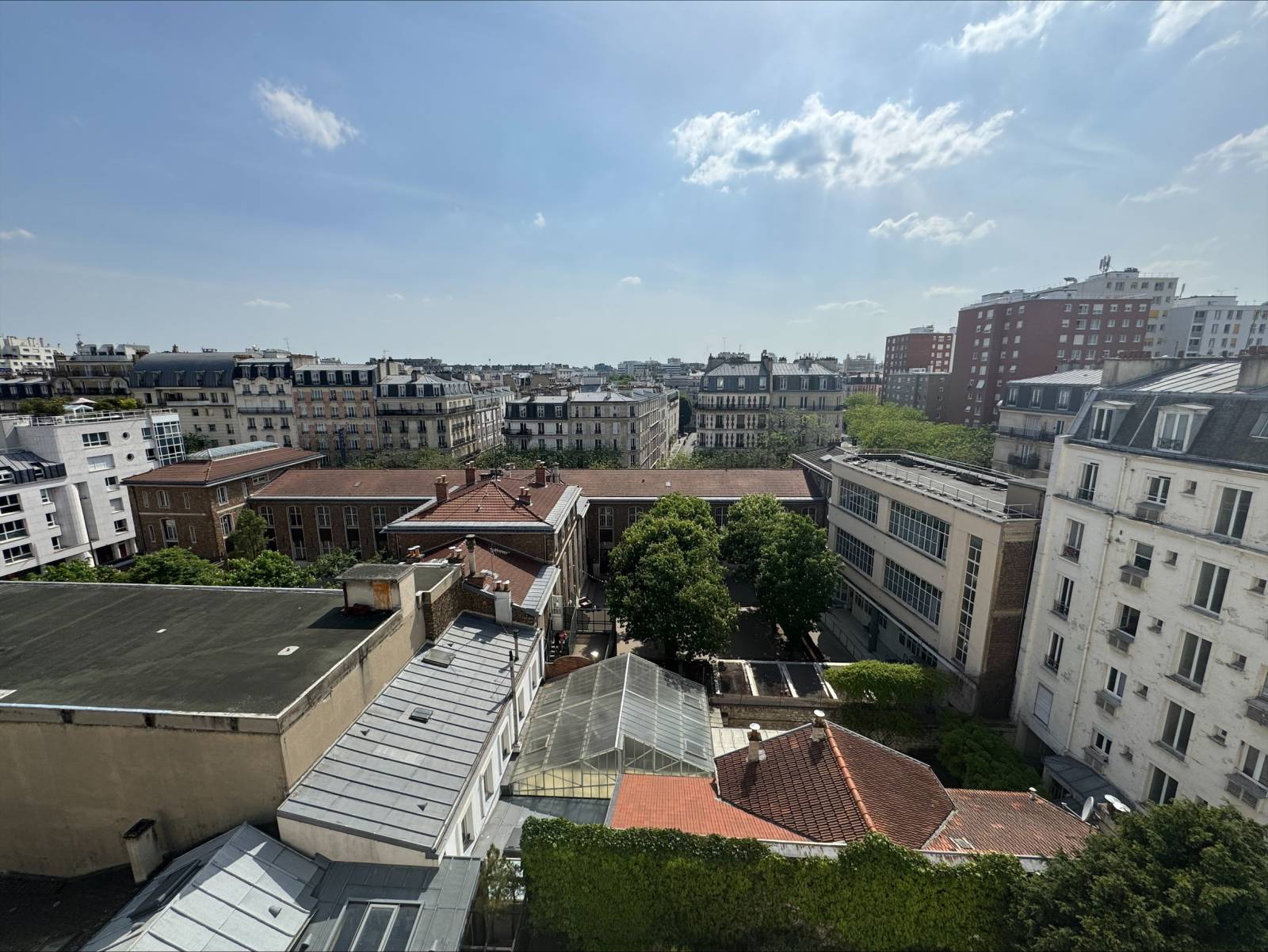 VENDU Appartement 3 pièces - Rue du Moulin Vert - vue Tour Eiffel