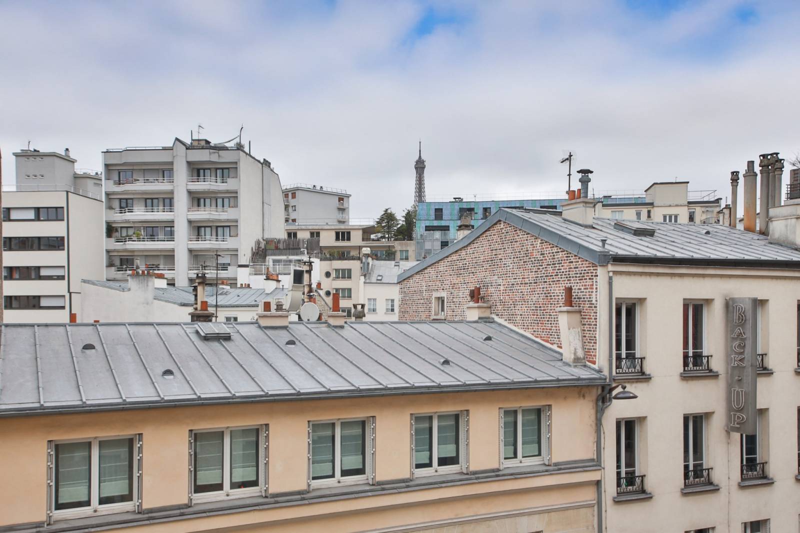 Vue dégagée sur Tour Eiffel Paris 15ème