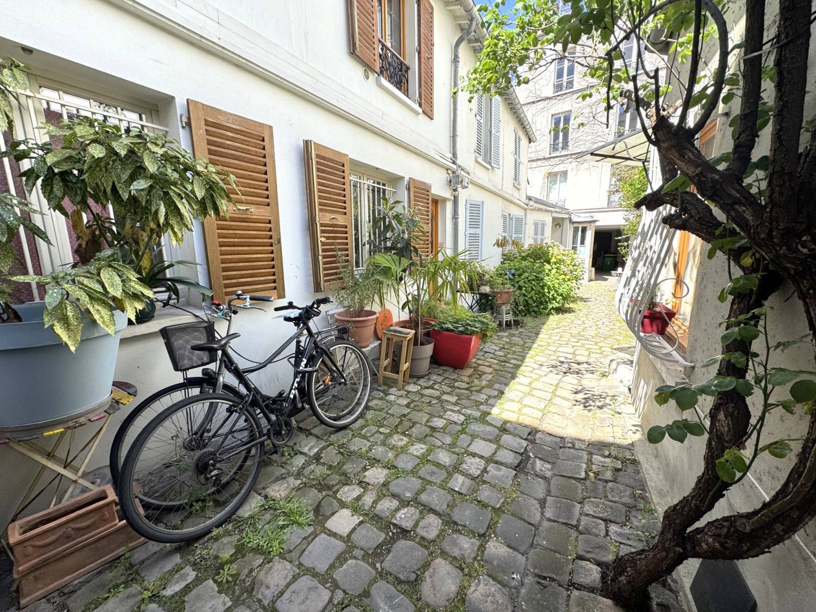 Charmante cour pavée du 14ème arrondissement