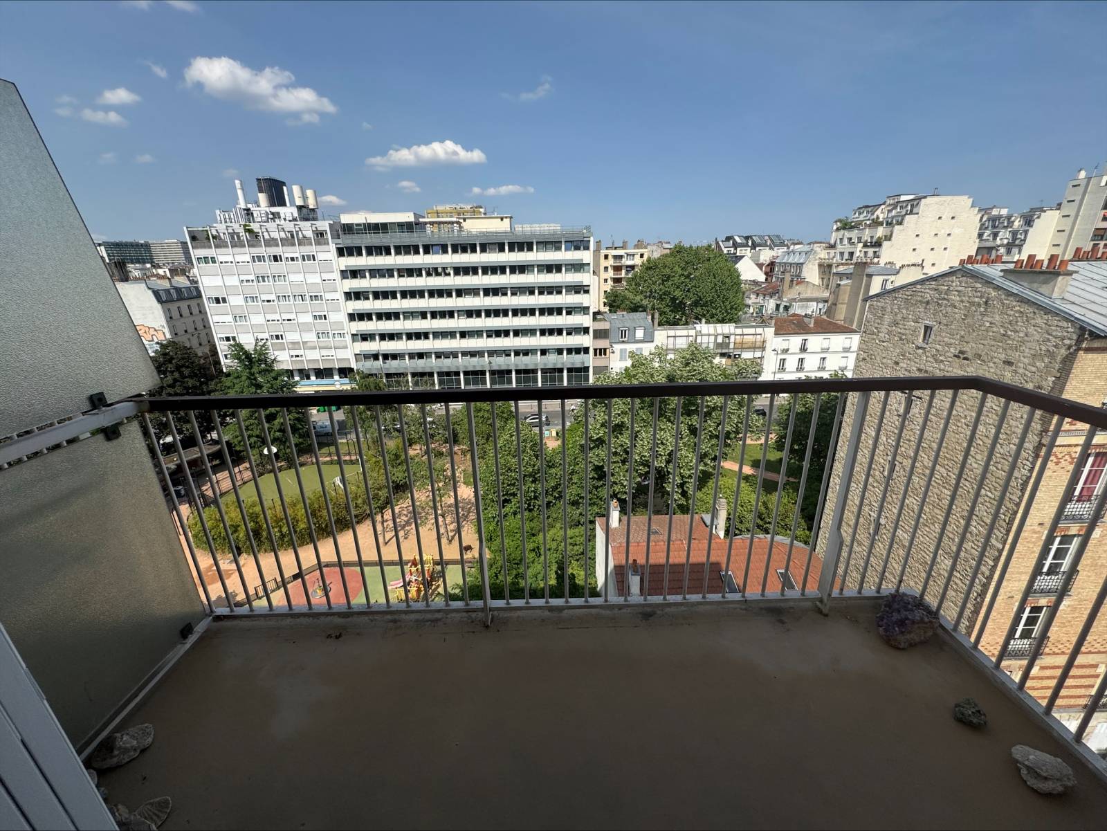 VENDU Appartement 3 pièces - Rue du Moulin Vert - vue Tour Eiffel