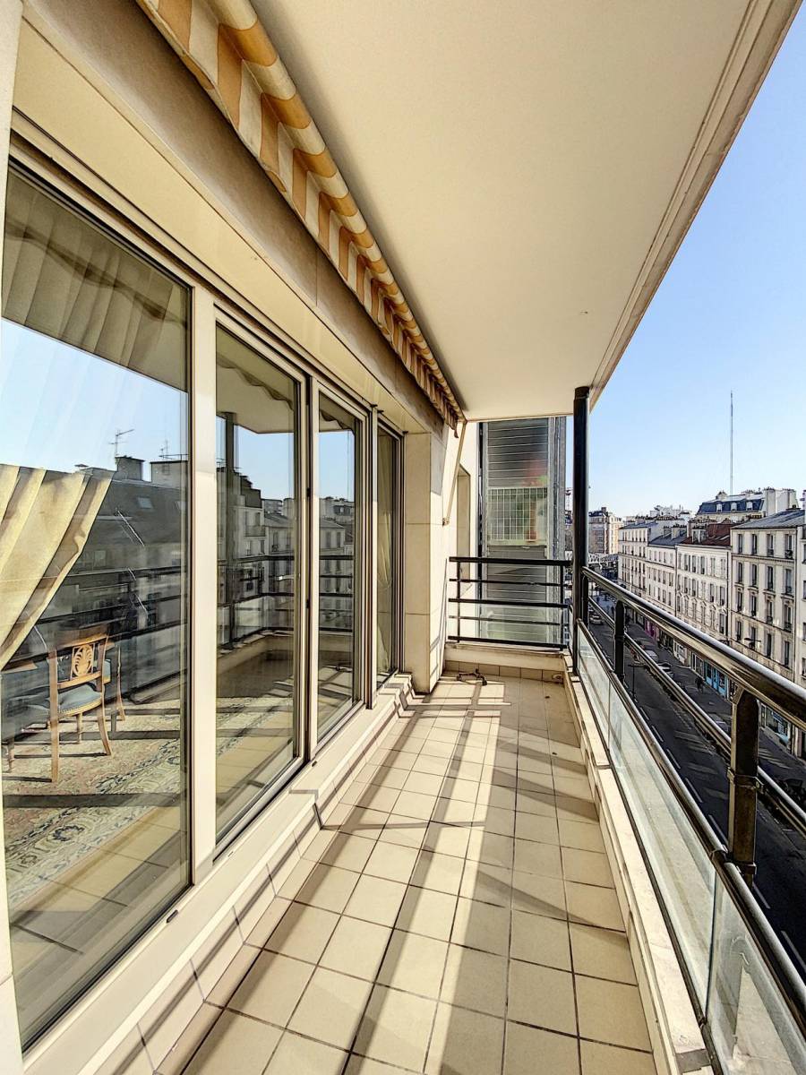 Appartement familial 5 pièces 3 chambres avec balcons rue Frémicourt Paris 15 - VENDU