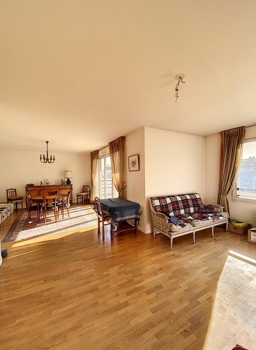 Appartement familial 5 pièces 3 chambres avec balcons rue Frémicourt Paris 15 - VENDU