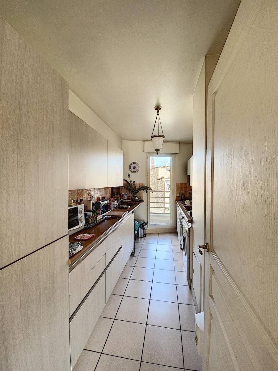 Appartement familial 5 pièces 3 chambres avec balcons rue Frémicourt Paris 15 - VENDU
