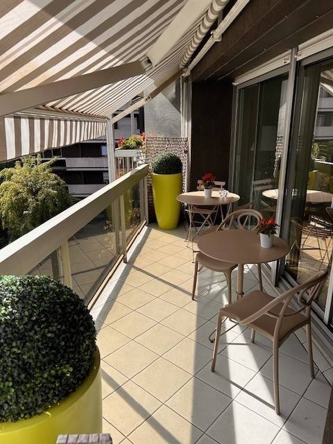 Terrasse extérieur au calme dans copropriété de standing