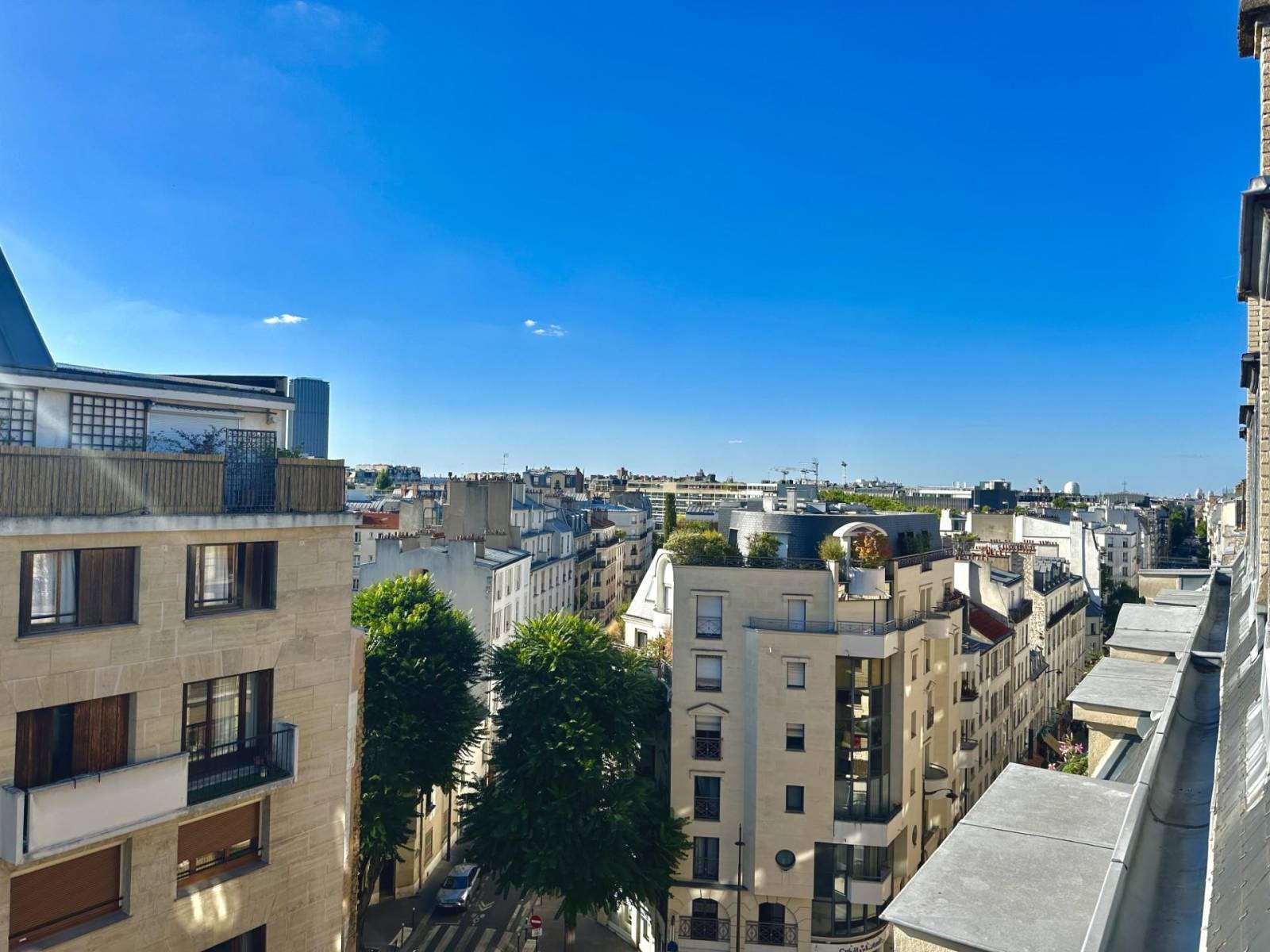 Vue dégagée sur Paris 14ème dans un quartier calme et lumineux 