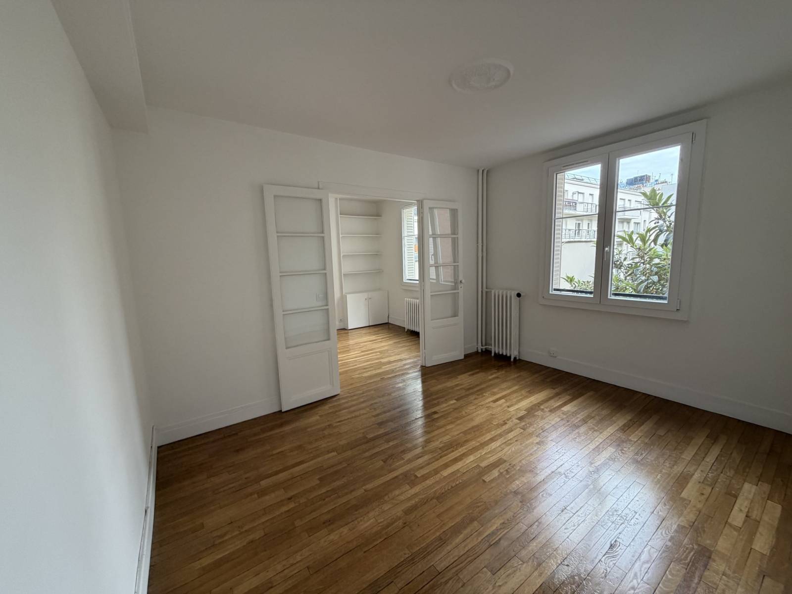 Séjour lumineux appartement 2 pièces Paris 15ème Cambronne