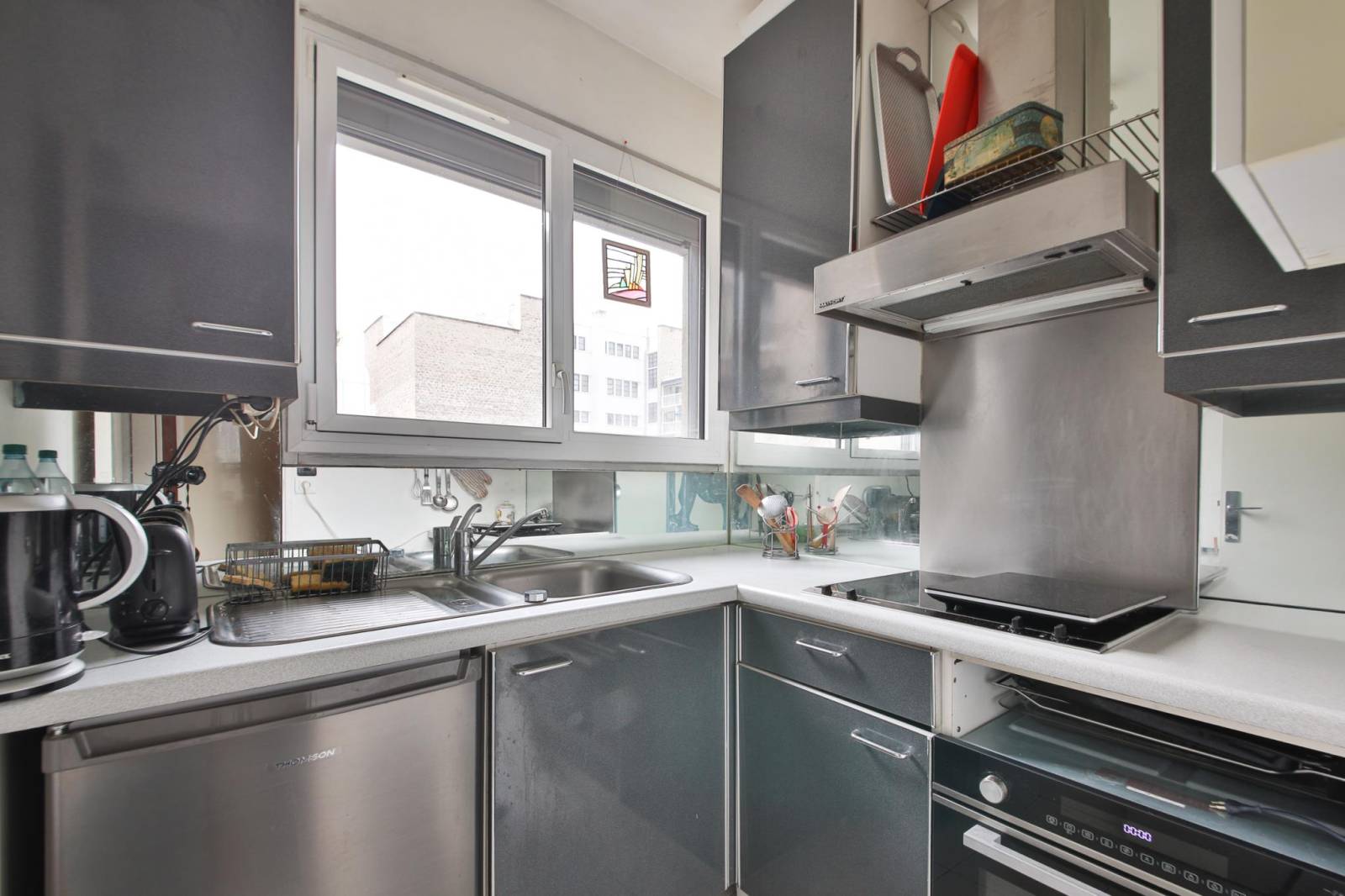 Cuisine indépendante aménagée et équipée dans un appartement de standing Paris 15 