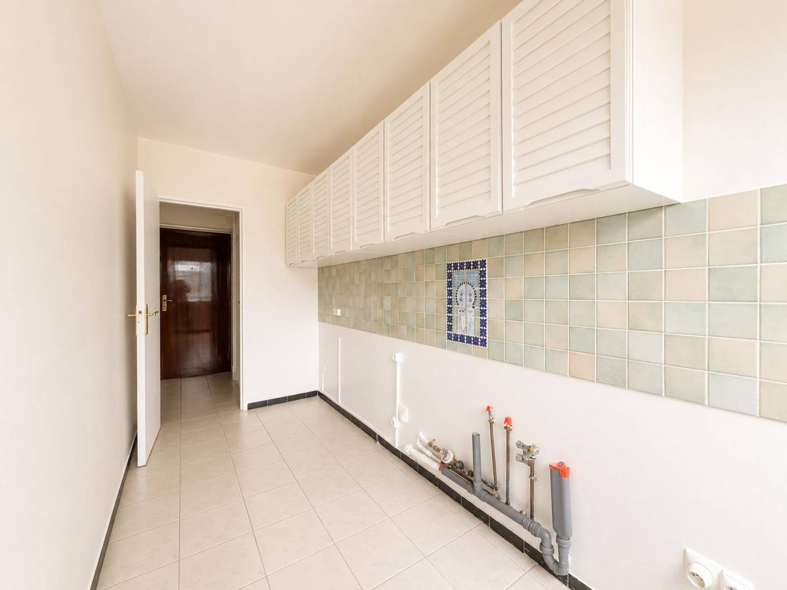 Cuisine séparée à aménager appartement deux pièces Paris 14ème