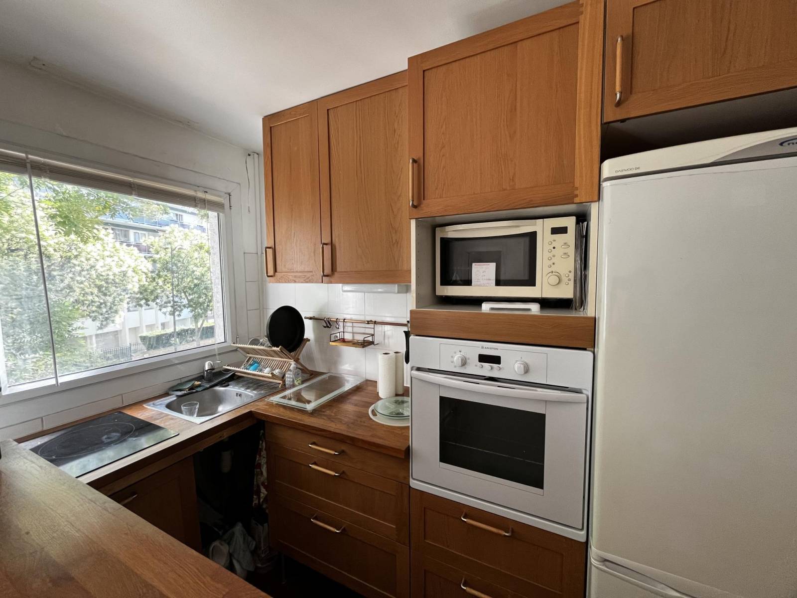 Cuisine ouverte sur le séjour dans une location dans le 15ème arrondissement 