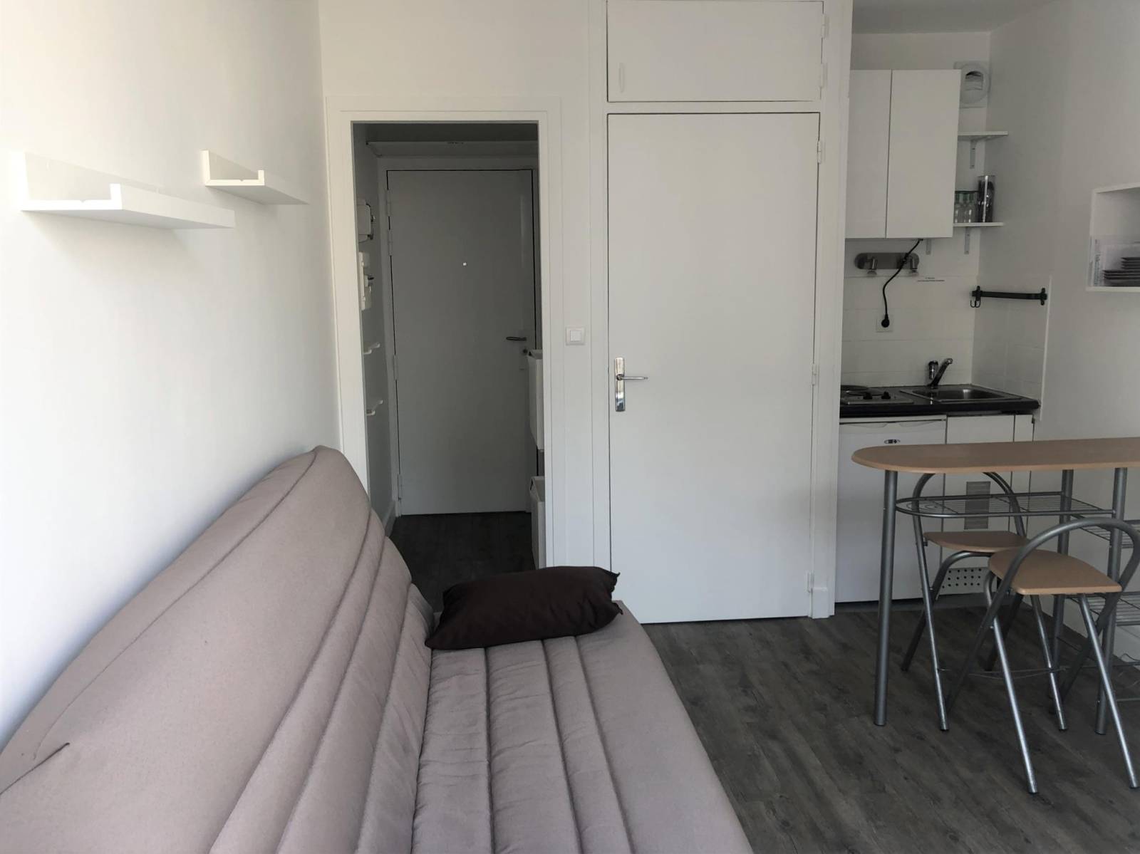 Studio meublé en location dans le 14ème arrondissement de Paris Village Pernety avec balcon
