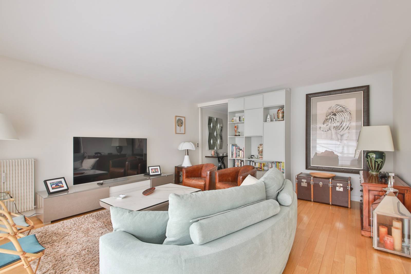 Pièce de vie spacieuse et calme donnant sur un jardin à Paris Dupleix 