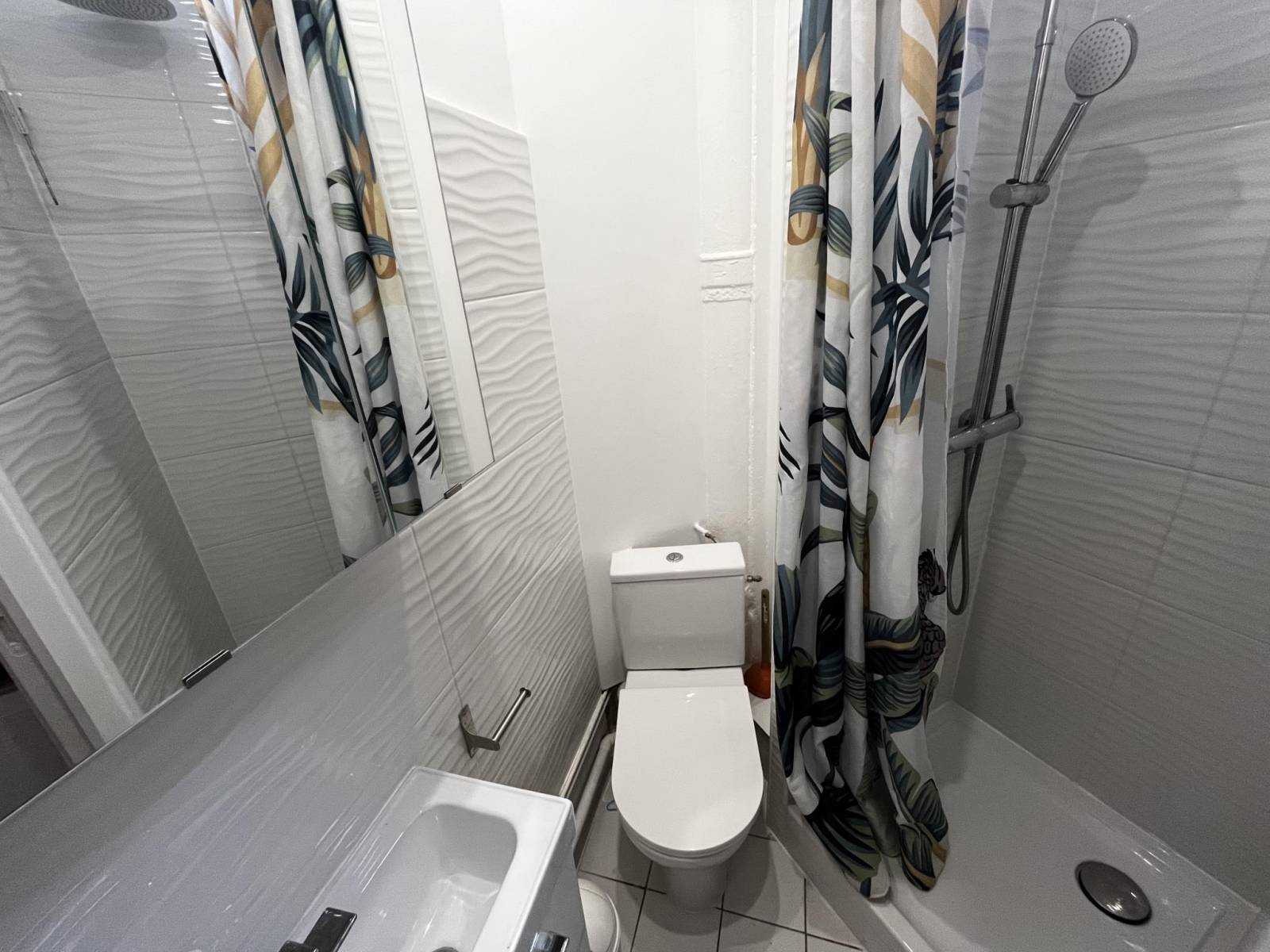Salle de bain dans un T2 à louer dans le 15ème de Paris 