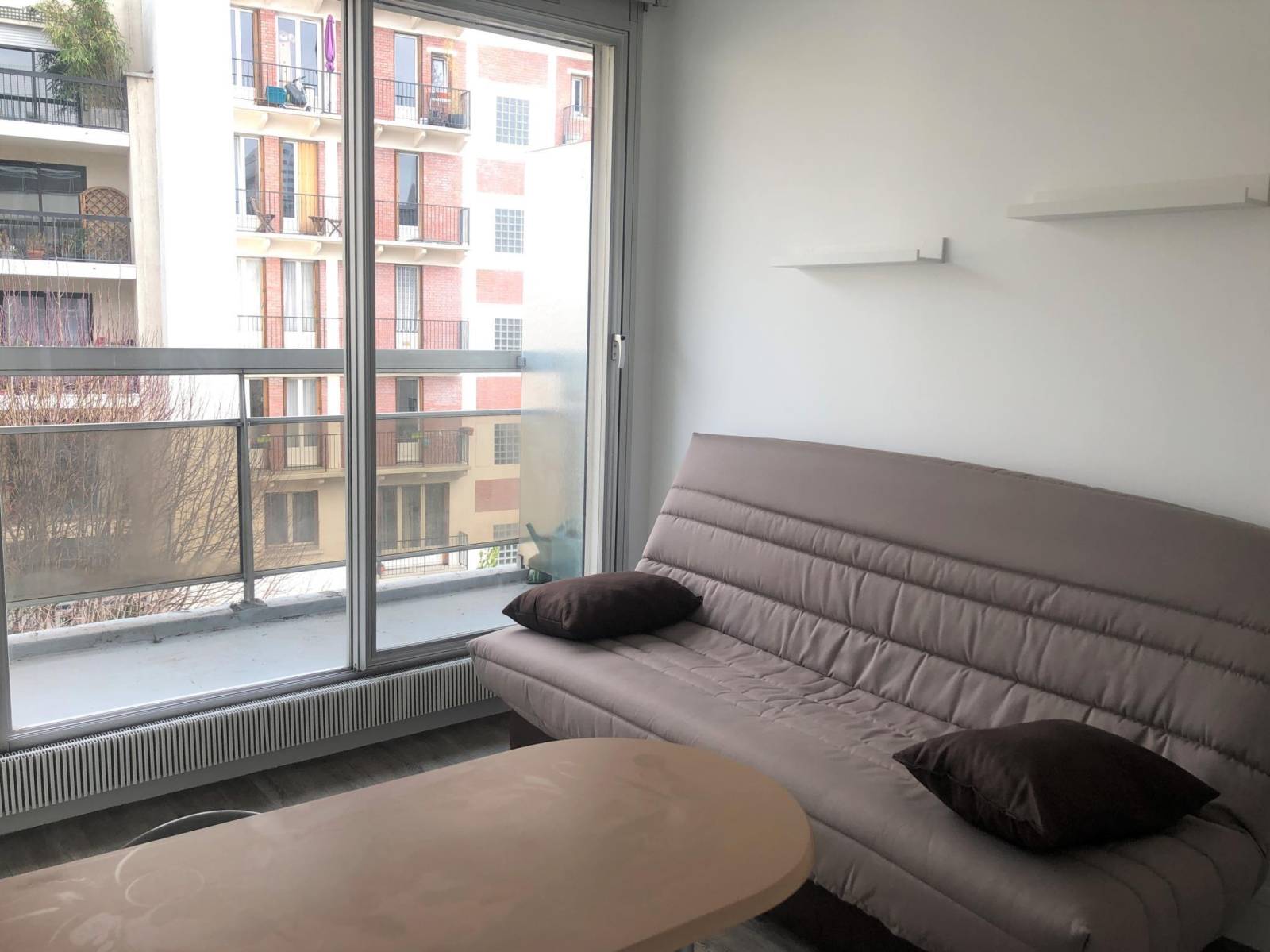 Studio meublé en location dans le 14ème arrondissement de Paris Village Pernety avec balcon