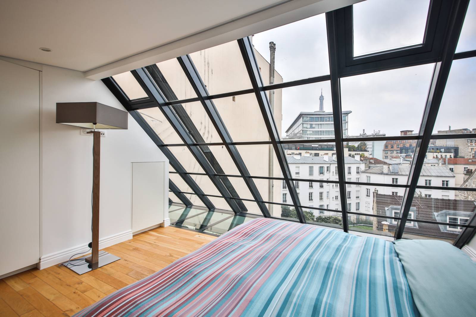 Appartement rénové avec terrasse 5 pièces rue de Lourmel paris 15 - VENDU