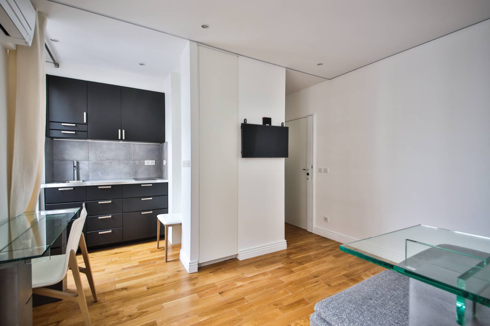 Appartement rénové avec terrasse 5 pièces rue de Lourmel paris 15 - VENDU