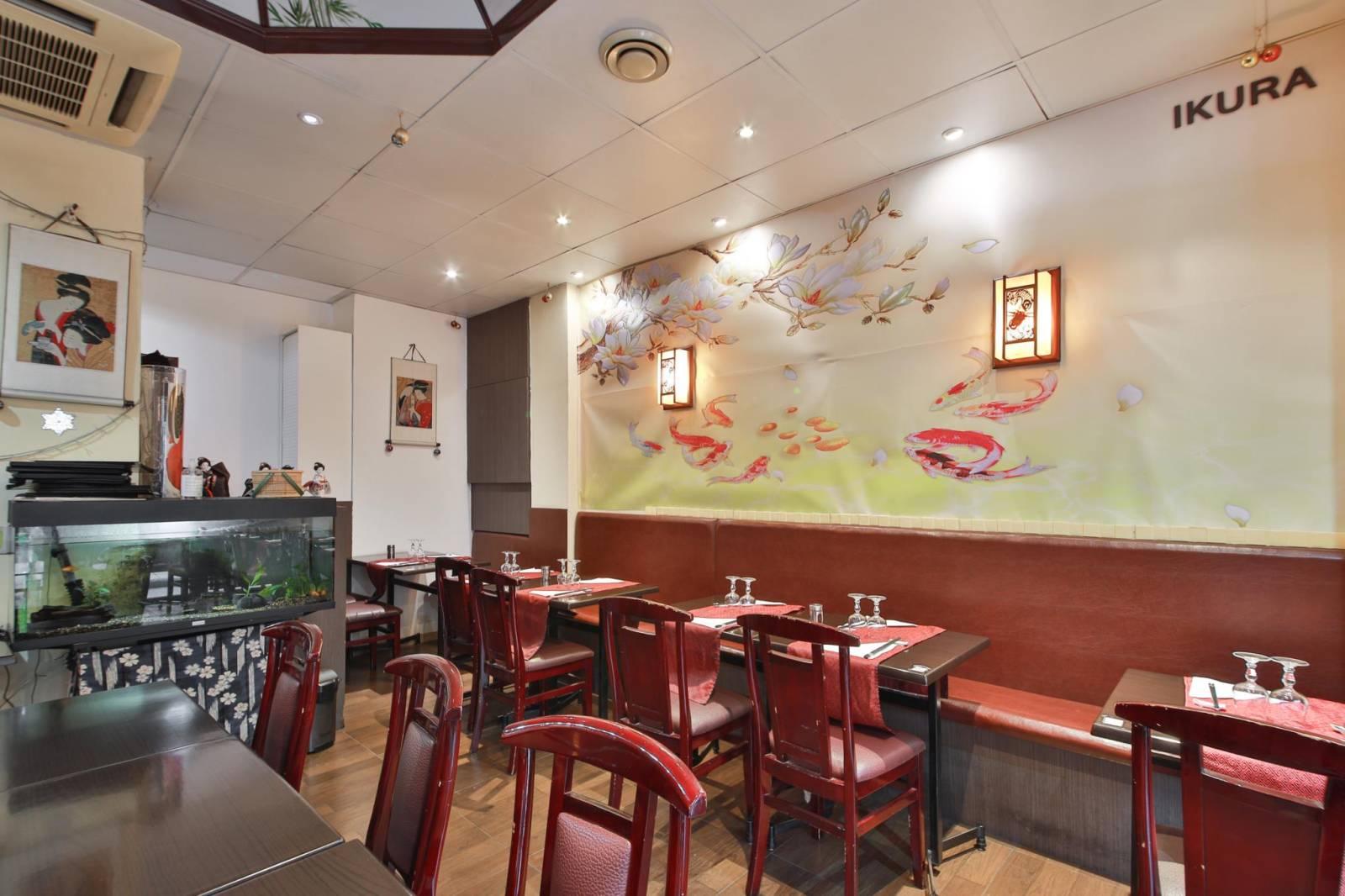 Espace restauration du fonds de commerce de restaurant-bar, intérieur accueillant à fort passage piéton 