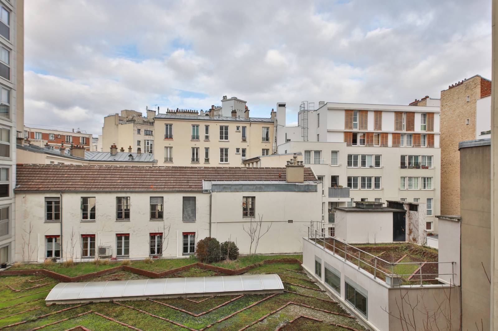 Vue dégagée depuis studio à vendre PARIS 15
