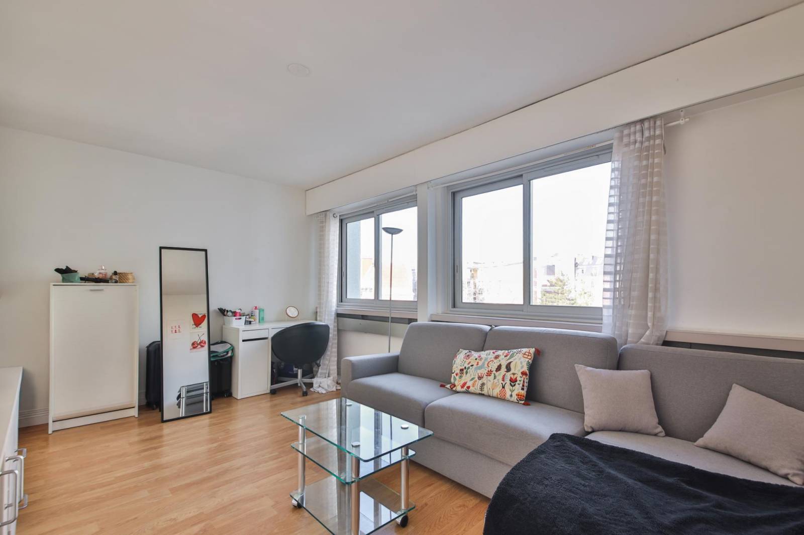 Vente studio dans le 15ème avec séjour lumineux et calme proche du métro La Motte-Picquet