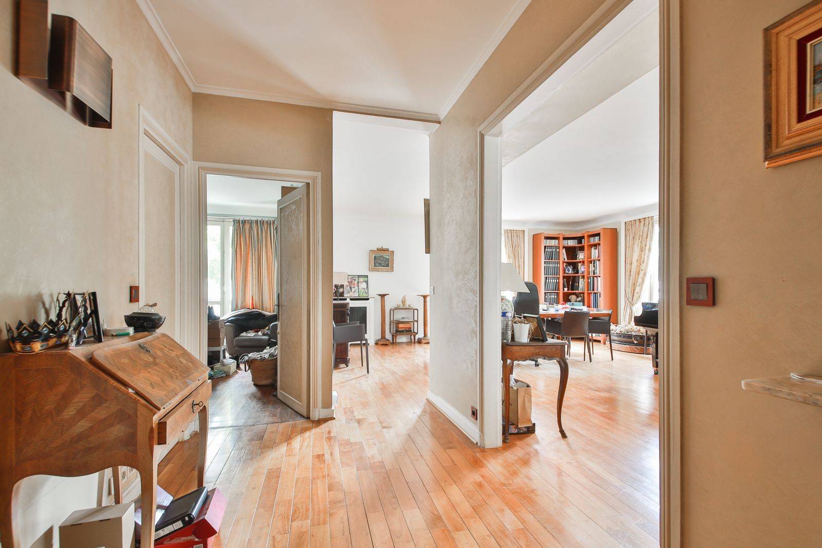 Espace réception duplex Paris 15 avec beaux volumes et parquet ancien 