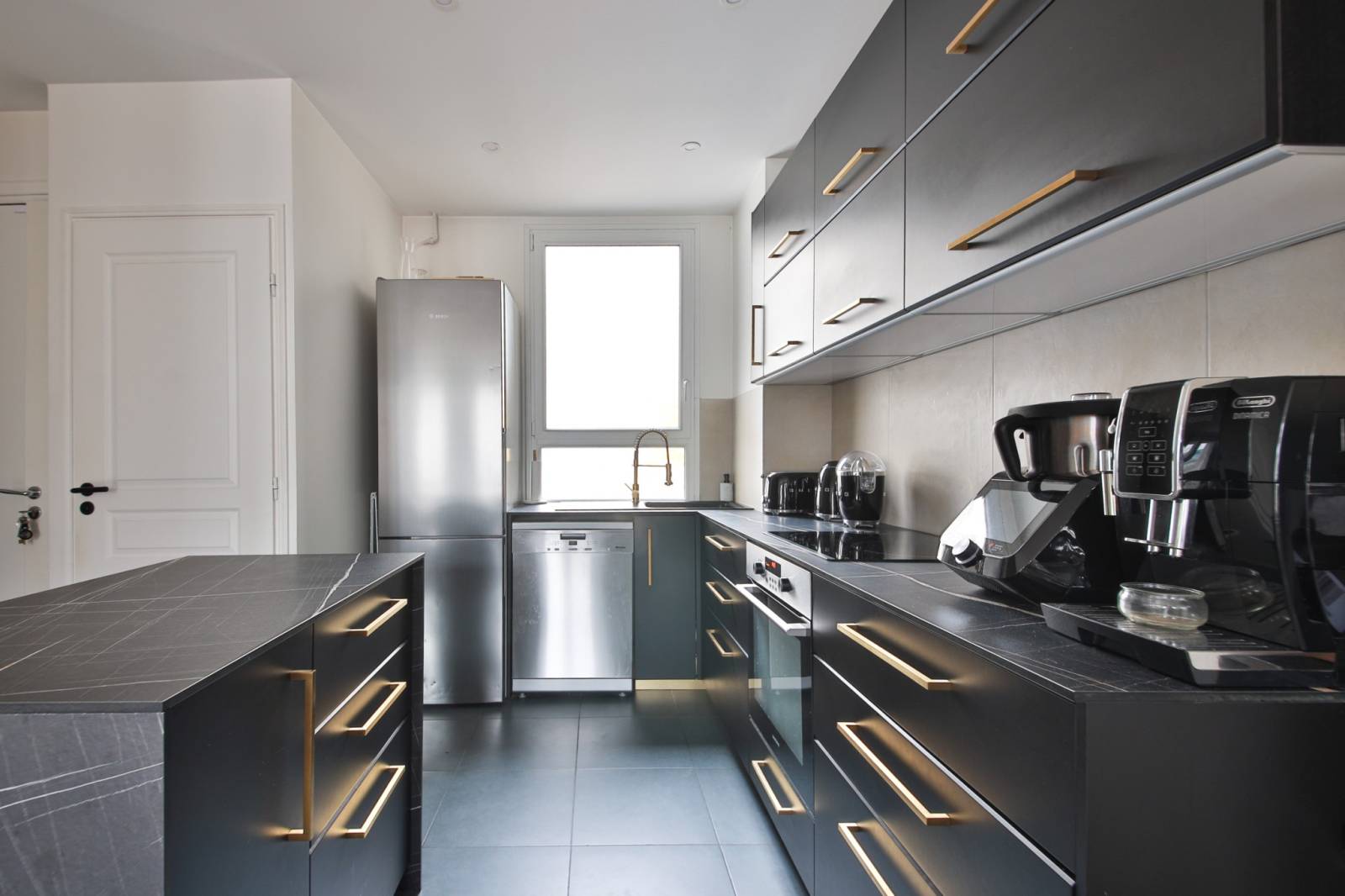 Espace cuisine fonctionnel et lumineux quartier Cambronne Paris 15