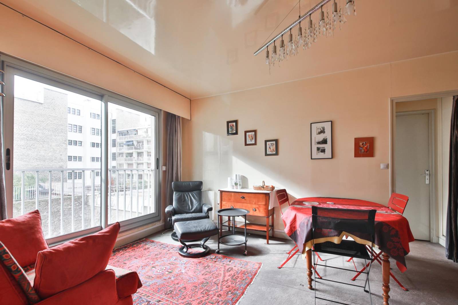 Salon calme sur cour dans un appartement 2 pièces proche de la Gare Montparnasse 