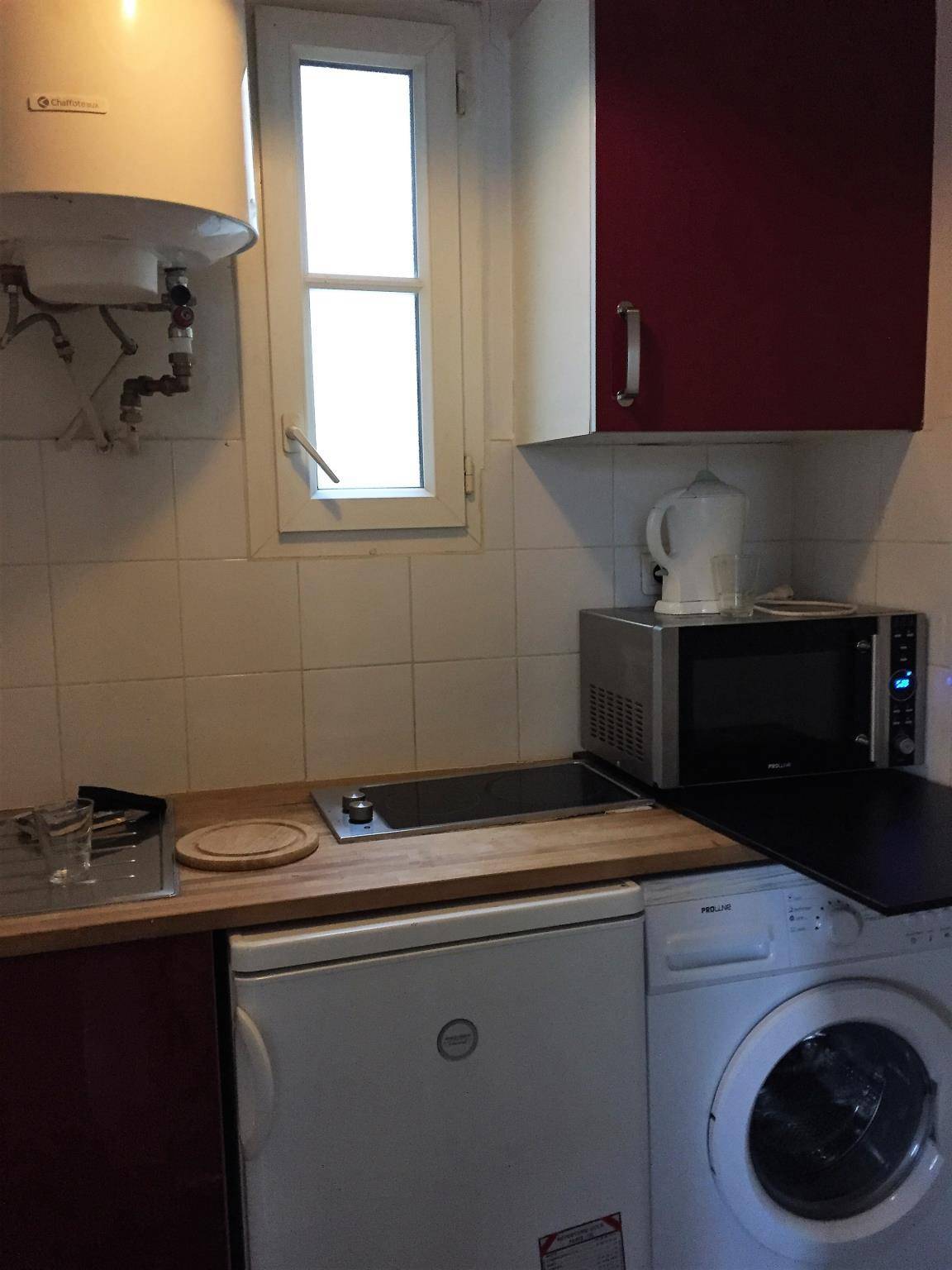 Cuisine dans un studio meublé en location quartier de Cambronne