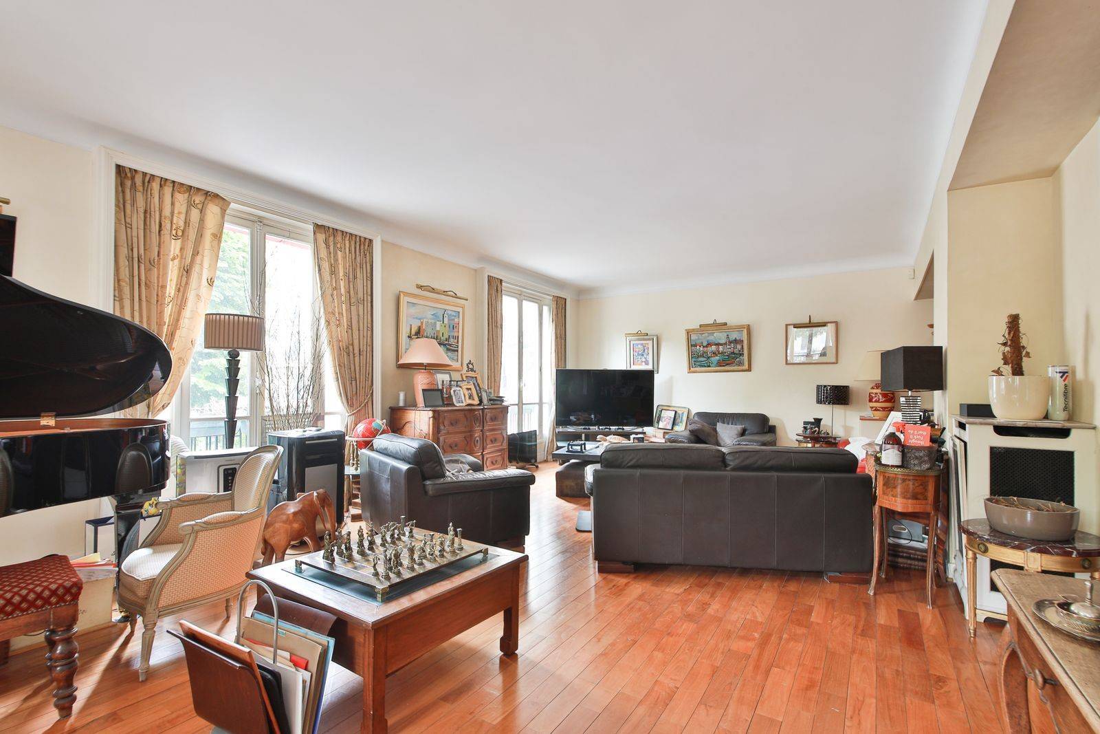 Duplex familial Paris 15ème Cambronne Lowendal avec lumière naturelle
