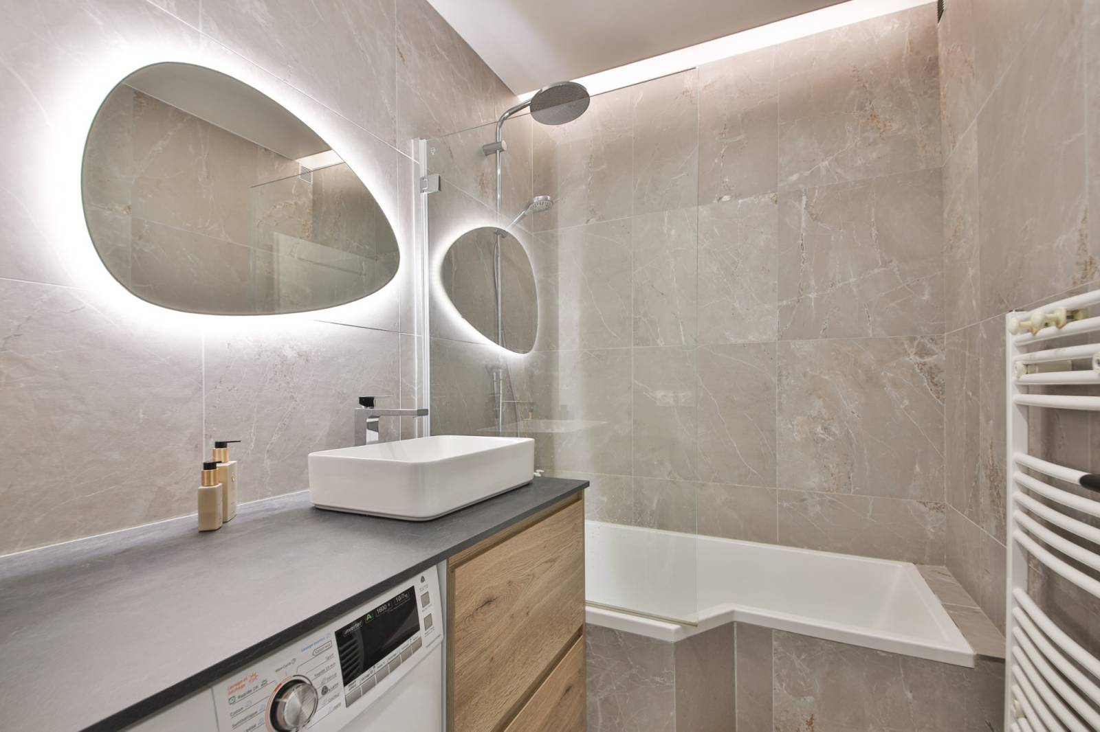 Salle de bain pratique et moderne dans Paris 15