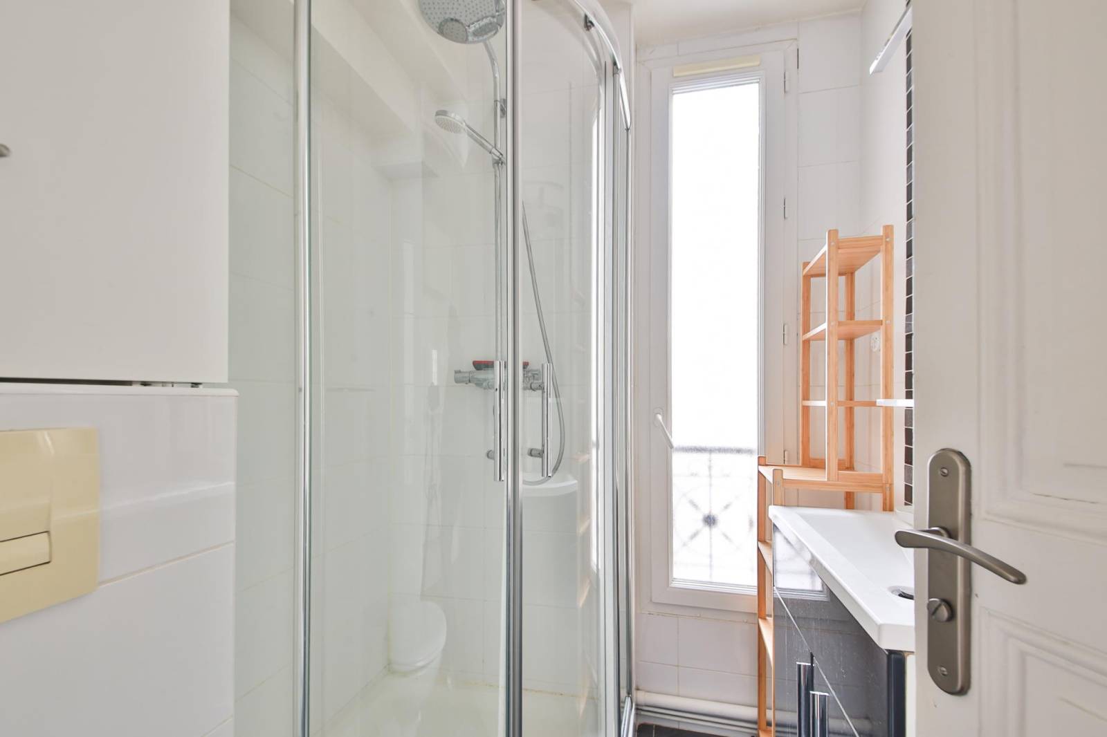 Salle d'eau contemporaine et optimisée pour appartement dans le 14ème de Paris 