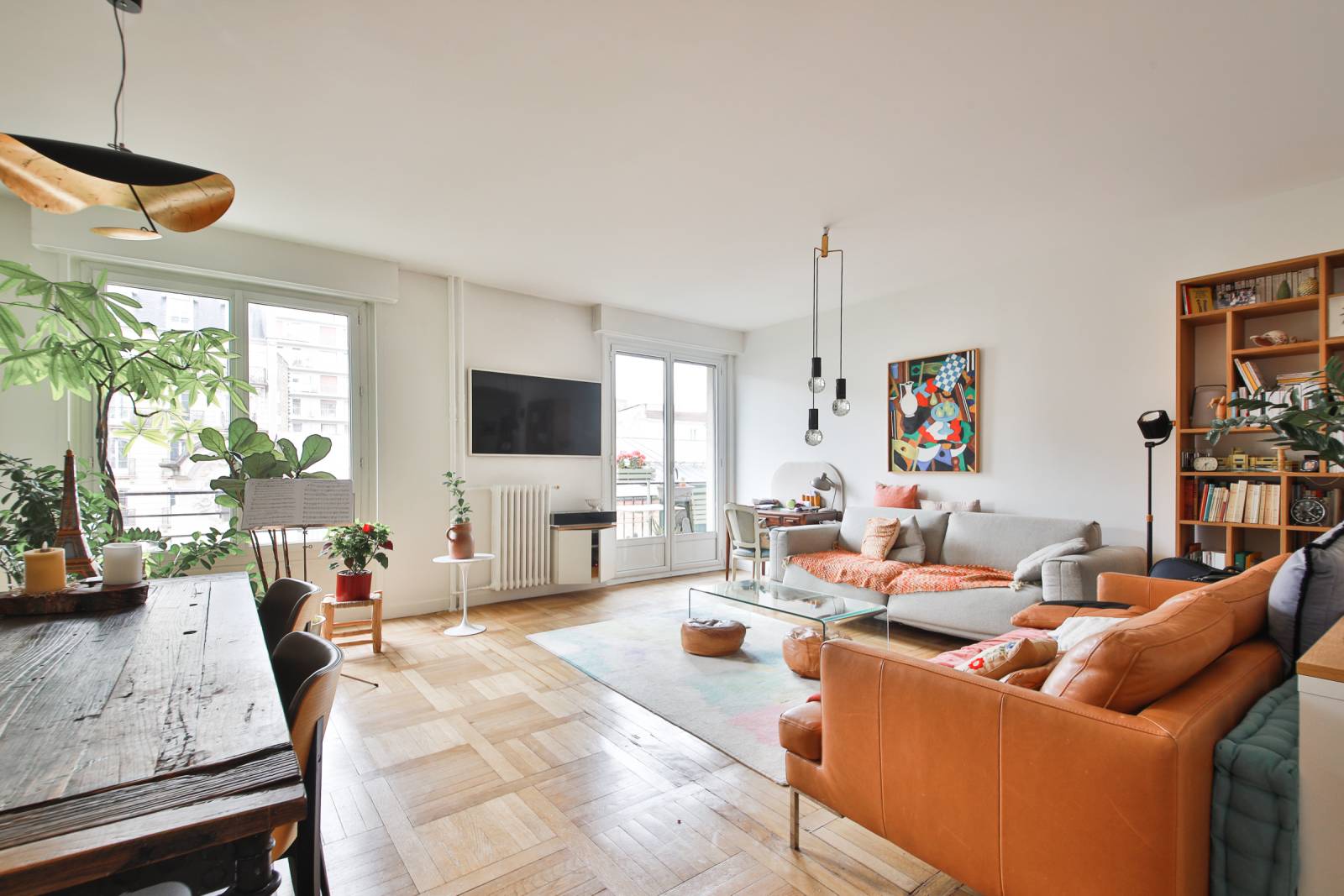 Séjour appartement familial lumineux balcon plein sud Paris 15 boulevard de Grenelle 