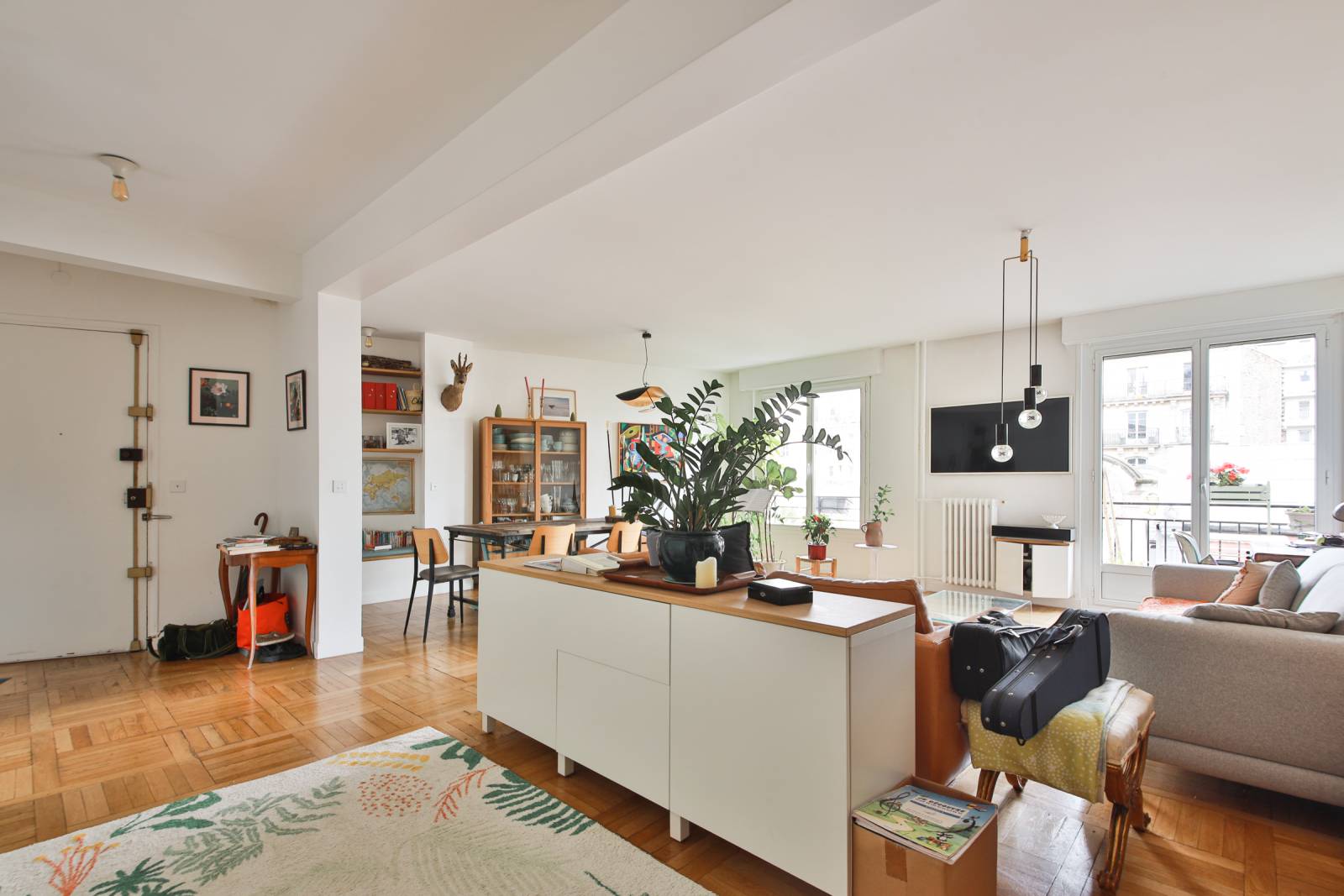 Grand séjour appartement familial boulevard de Grenelle Paris 15 calme et lumineux 