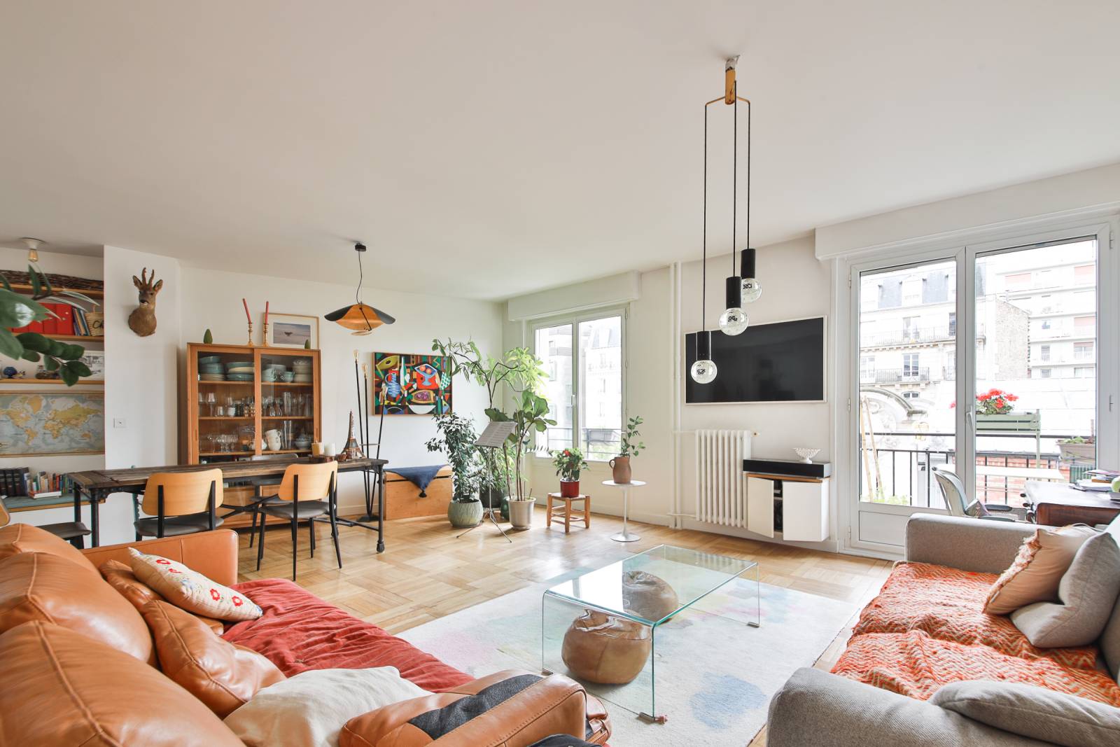 Séjour spacieux avec lumière naturelle appartement T4 Paris 15 La Motte-Picquet