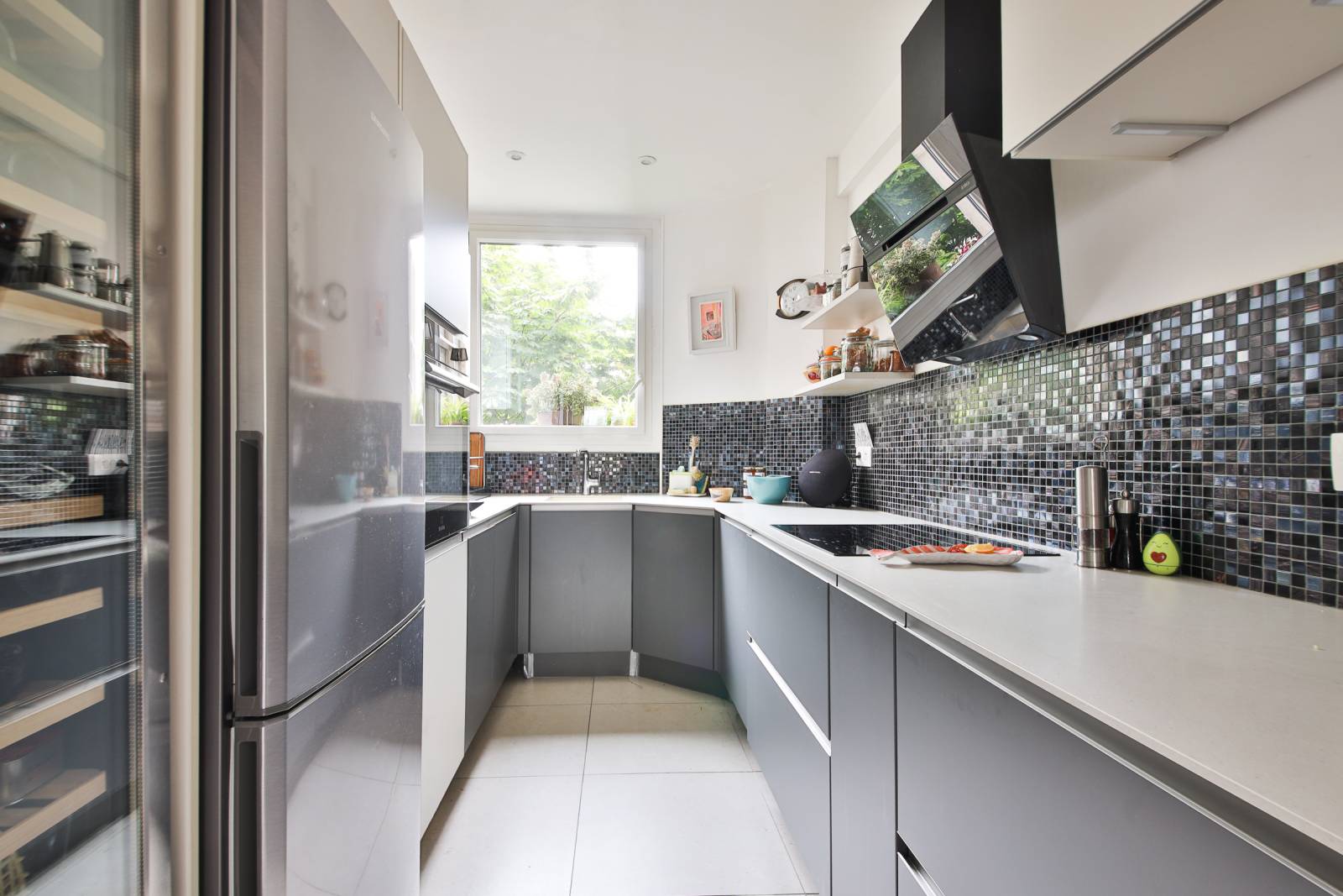 Cuisine aménagée et équipée appartement 4 pièces Boulevard de Grenelle Paris 15
