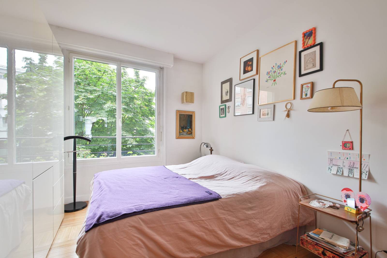 Chambre lumineuse appartement familial Paris 15 proche La Motte-Picquet