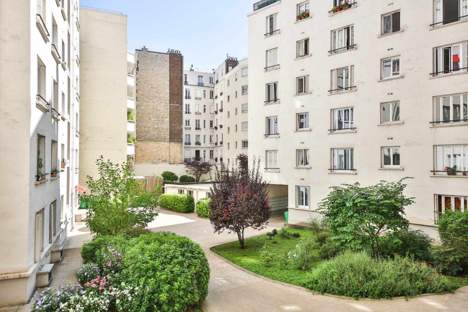 Appartement à vendre PARIS 14ème, 2 pièces calme, fonctionnel et proche des commodités.