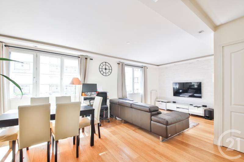 Appartement lumineux de 5 pièces, 3 chambres, à vendre en parfait état situé à Paris 15ème