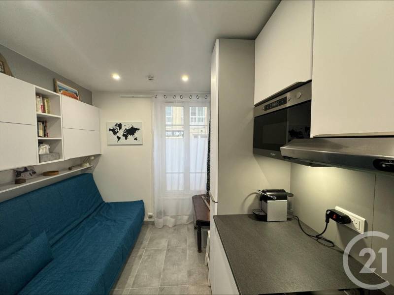 Studette à vendre entièrement refaite à neuf par un architecte, meublé sur mesure, situé dans le 14ème arrondissement de Paris