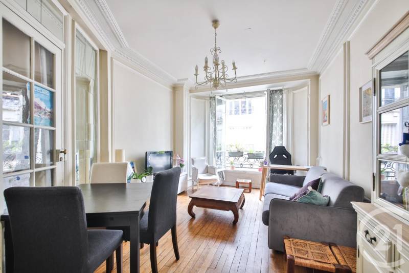 Appartement à vendre de 3 pièces proche du Square Théodore Judlin situé en étage élevé entre la Motte Picquet et Cambronne à Paris 15ème Nord