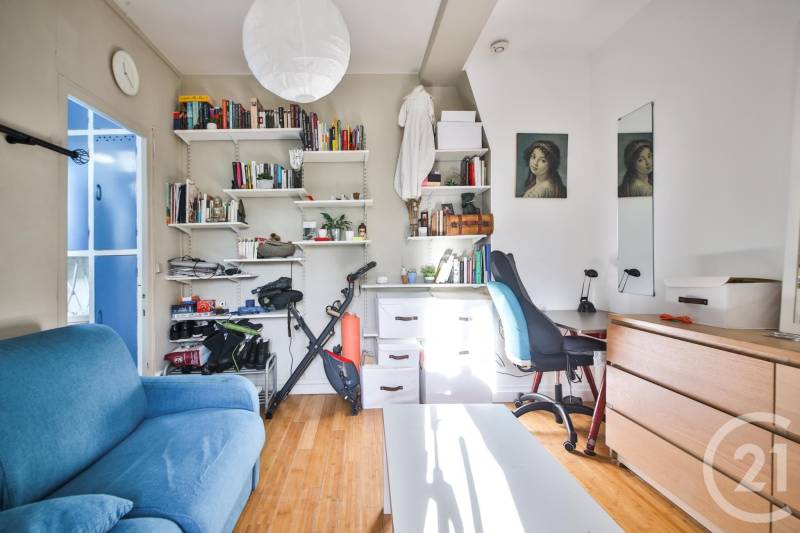 Studio de 24m2 surface totale à Paris 15 à vendre