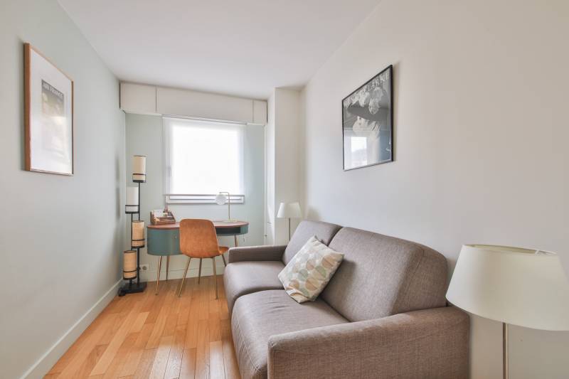 Chambre lumineuse dans un appartement familial dans le 15ème 