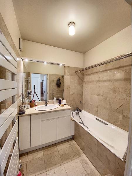 Appartement familial 5 pièces 3 chambres avec balcons rue Frémicourt Paris 15 - VENDU