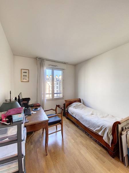 Appartement familial 5 pièces 3 chambres avec balcons rue Frémicourt Paris 15 - VENDU