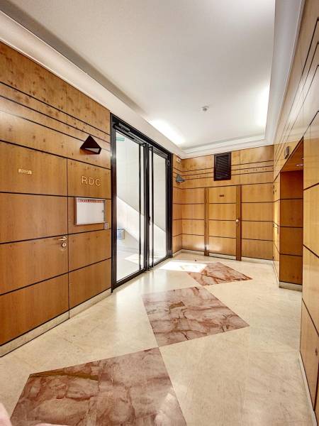 Appartement familial 5 pièces 3 chambres avec balcons rue Frémicourt Paris 15 - VENDU