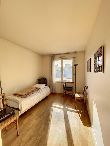Appartement familial 5 pièces 3 chambres avec balcons rue Frémicourt Paris 15 - VENDU