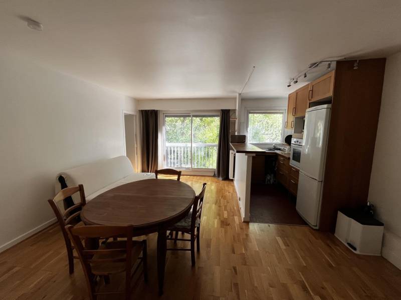 Espace de vie spacieux et lumineux dans un appartement à louer dans Paris 15