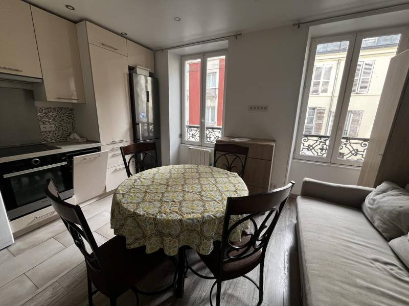 Appartement en location : 2 pièces meublé à louer à Paris 14ème proche avenue du Maine
