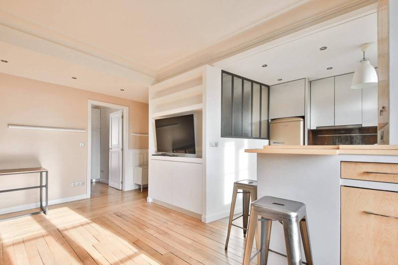 VENDU : appartement de 3 pièces rénové avec vue dégagée, charme de l'ancien situé dans le 14ème arrondissement de Paris proche Pernety