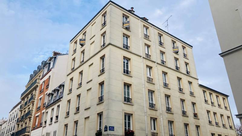 Bel immeuble parisien dans un quartier vivant et central du 14ème arrondissement 